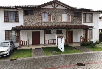 Casa en  Tumbaco, Quito