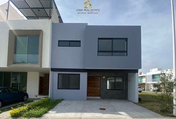 Casa en  Paseo De Los Encinos, Bosque Cedros Santa Anita, San Agustín, Tlajomulco De Zúñiga, Jalisco, 45645, Mex