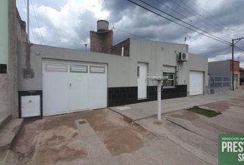 Casa en  Calle Enrique Julio 1750, Bahía Blanca, Provincia De Buenos Aires, Arg