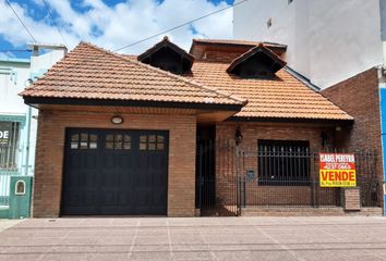 Casa en  Calle General Juan Lavalle 47-99, Florencio Varela, B1888, Provincia De Buenos Aires, Arg