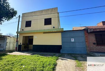 Casa en  Calle Veintitrés 2272, La Plata, Provincia De Buenos Aires, Arg