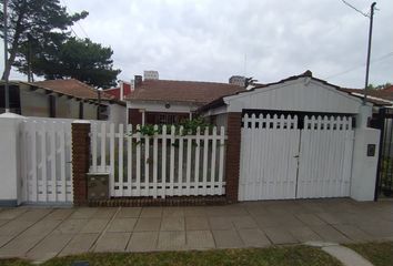 Casa en  Avenida Tucumán 1490, Mar De Ajó, La Costa, B7109, Provincia De Buenos Aires, Arg