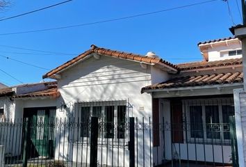 Casa en  Calle Cuatrocientos Sesenta Y Cinco 2758, La Plata, Provincia De Buenos Aires, Arg