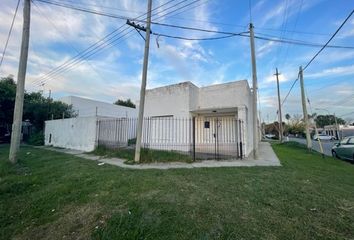 Casa en  Calle Quince 3202-3300, Berisso, B1923, Provincia De Buenos Aires, Arg