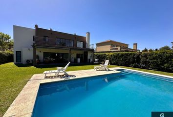 Casa en  Calle Los Mandarinos, Belén De Escobar, Escobar, Provincia De Buenos Aires, Arg
