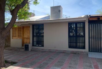 Casa en  Calle Catamarca, Las Heras, Mendoza, Arg