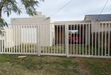 Casa en  Calle Los Adobes 1469, Bahía Blanca, Provincia De Buenos Aires, Arg