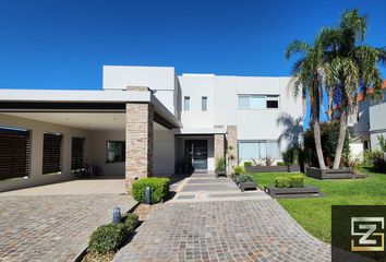 Casa en  Calle Sargento Cabral, Esteban Echeverría, Provincia De Buenos Aires, Arg