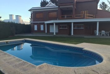 Casa en  Calle Cerrito, Bahía Blanca, Provincia De Buenos Aires, Arg