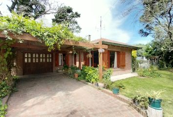 Casa en  Calle Luciano 311, Sierra De Los Padres, General Pueyrredón, Provincia De Buenos Aires, Arg