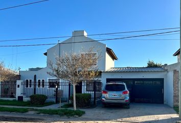 Casa en  Calle La Place 00374, Bahía Blanca, Provincia De Buenos Aires, Arg