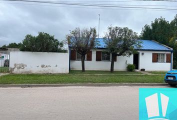 Casa en  Calle Vélez Sársfield, La Cruz, Calamuchita, Córdoba, Arg