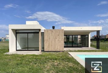 Casa en  Tristán Suárez, José María Ezeiza, Ezeiza, Provincia De Buenos Aires, Arg