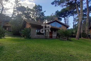 Casa en  Calle Laertes 759, Pinamar, B7167, Provincia De Buenos Aires, Arg