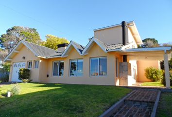 Casa en  Calle Félix 128, Sierra De Los Padres, General Pueyrredón, B7627, Provincia De Buenos Aires, Arg