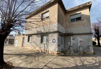 Casa en  Calle San Martín Libertador Gral José De 651-699, Campana, B2804, Provincia De Buenos Aires, Arg