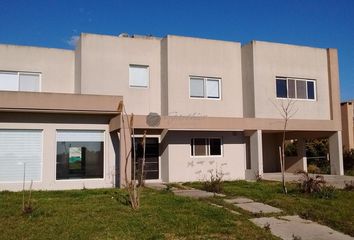 Casa en  Calle Los Mandarinos, Belén De Escobar, Escobar, Provincia De Buenos Aires, Arg