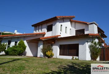 Casa en  Calle Alvear 643, González Catán, La Matanza, B1704, Provincia De Buenos Aires, Arg