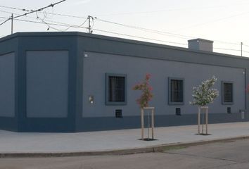 Casa en  Calle Azul 250, Pergamino, B2702, Provincia De Buenos Aires, Arg