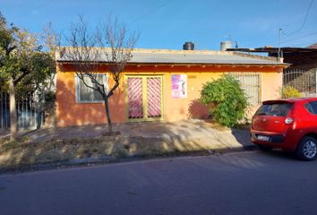 Casa en  Calle Salta, Plottier, Confluencia, Neuquén, Arg