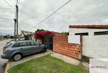 Casa en  Calle Ciento Veinticinco 282, Ensenada, B1926, Provincia De Buenos Aires, Arg