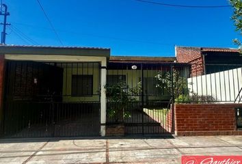 Casa en  Calle Bergamo 464, Campana, Provincia De Buenos Aires, Arg