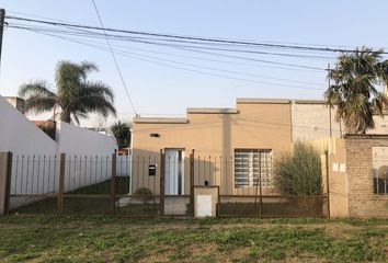 Casa en  Calle Frondizi 1408-1500, 9 De Julio, B6500, Provincia De Buenos Aires, Arg