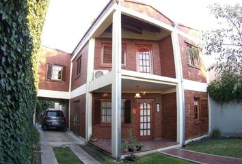 Casa en  Calle Cincuenta Y Seis 1952-2000, La Plata, B1910, Provincia De Buenos Aires, Arg