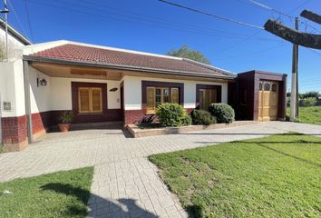 Casa en  Calle Urquiza, 9 De Julio, B6500, Provincia De Buenos Aires, Arg