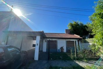 Casa en  Calle Ciento Cuarenta Y Cuatro 1535, La Plata, B1910, Provincia De Buenos Aires, Arg