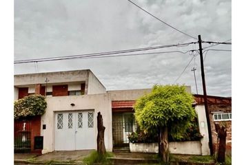 Casa en  Calle Las Heras 1051, Bahía Blanca, B8001, Provincia De Buenos Aires, Arg