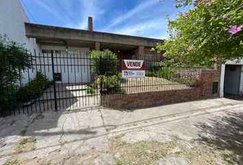 Casa en  Calle Donado 1738, Bahía Blanca, B8000, Provincia De Buenos Aires, Arg