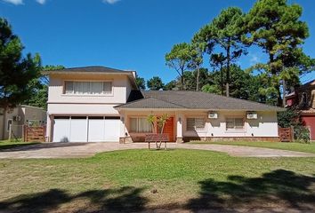 Casa en  Calle De La Deriva, Pinamar, B7167, Provincia De Buenos Aires, Arg