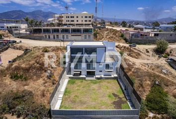 Casa en  Lomas Y Jardines De Valle Verde, Ensenada