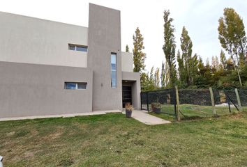 Casa en  Calle Futaleufu, Neuquén, Confluencia, Neuquén, Arg