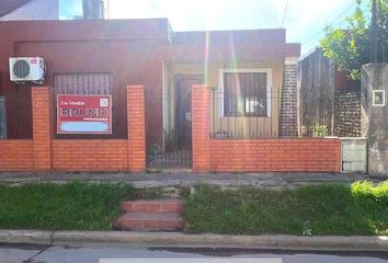 Casa en  Mariano Acosta, Partido De Merlo