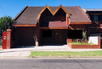 Casa en  Calle Teniente General Ricchieri 185, San Miguel, B1661, Provincia De Buenos Aires, Arg