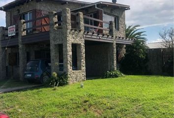 Casa en  Calle Santa Rosa, Mar De Cobo, Mar Chiquita, Provincia De Buenos Aires, Arg