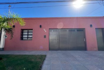 Casa en  Calle 102 905, Mercedes, B6600, Provincia De Buenos Aires, Arg