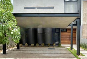 Casa en  Altozano El Nuevo Querétaro, Municipio De Querétaro