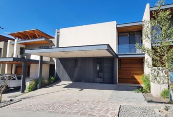 Casa en  Altozano El Nuevo Querétaro, Municipio De Querétaro