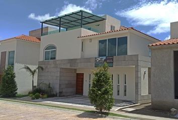 Casa en  Santa Cruz Ocotitlán, Metepec