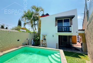 Casa en  Jardines De Acapatzingo, Cuernavaca, Morelos