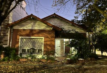 Casa en  Calle Lobos 1361, Morón, Morán, B1712, Provincia De Buenos Aires, Arg