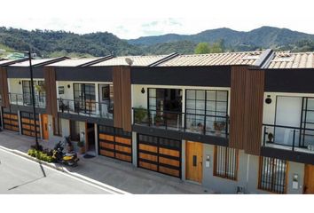 Casa en  La Ceja, Antioquia