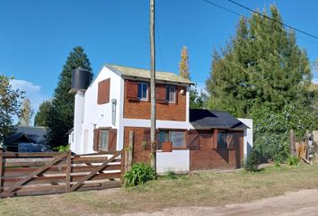 Casa en  Calle Las Azaleas, Sierra De Los Padres, General Pueyrredón, Provincia De Buenos Aires, Arg