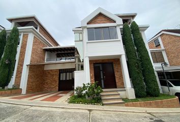 Casa en  Lagos Del Cacique, Bucaramanga