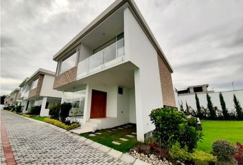 Casa en  Checa (chilpa), Quito