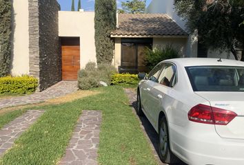 Casa en fraccionamiento en  Vía Palermo, La Campiña Del Bosque Ii, Fraccionamiento Loma Griega, León, Guanajuato, 37690, Mex