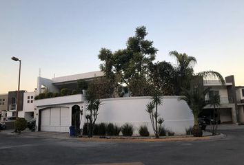 Casa en  Puerta De Hierro, Monterrey